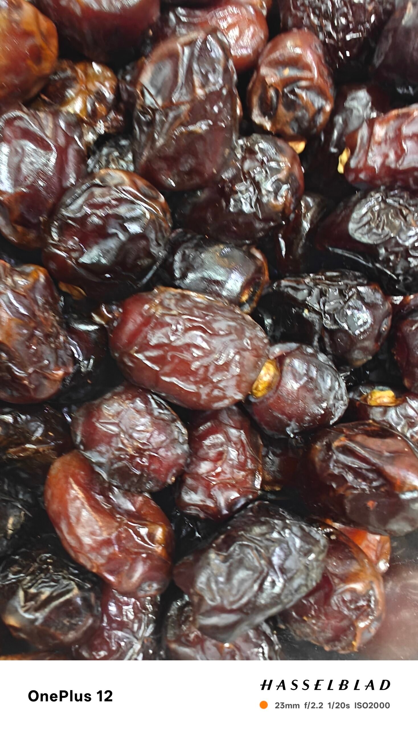 Dates600/-